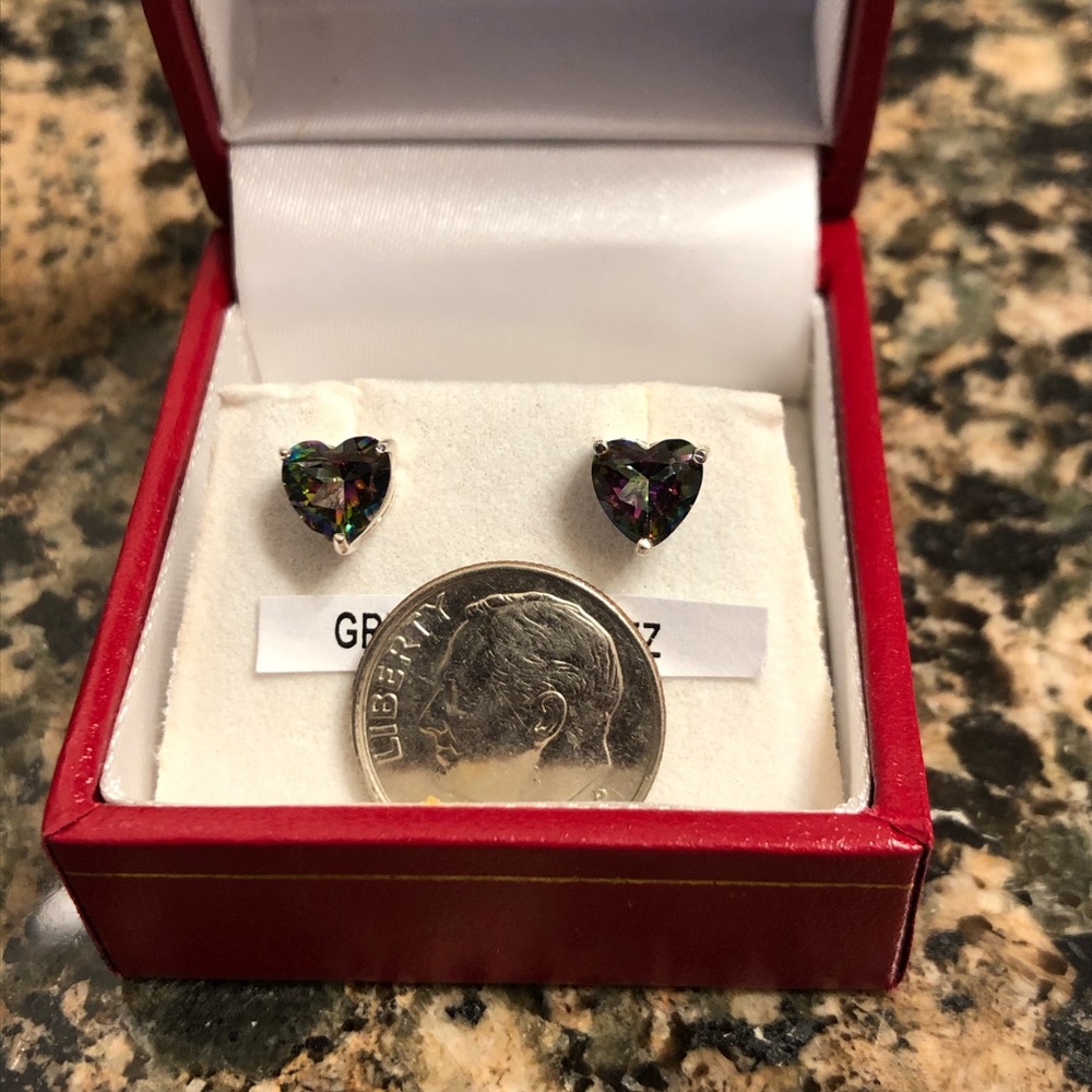 Genuine Greenish Quartz Gemstone Heart Shaped Earrings. Retail 92.00 NWT - Picture 3 of 4